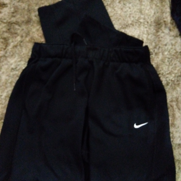 nike therma fit sweatpants